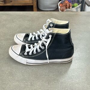 Women’s Black classic converse